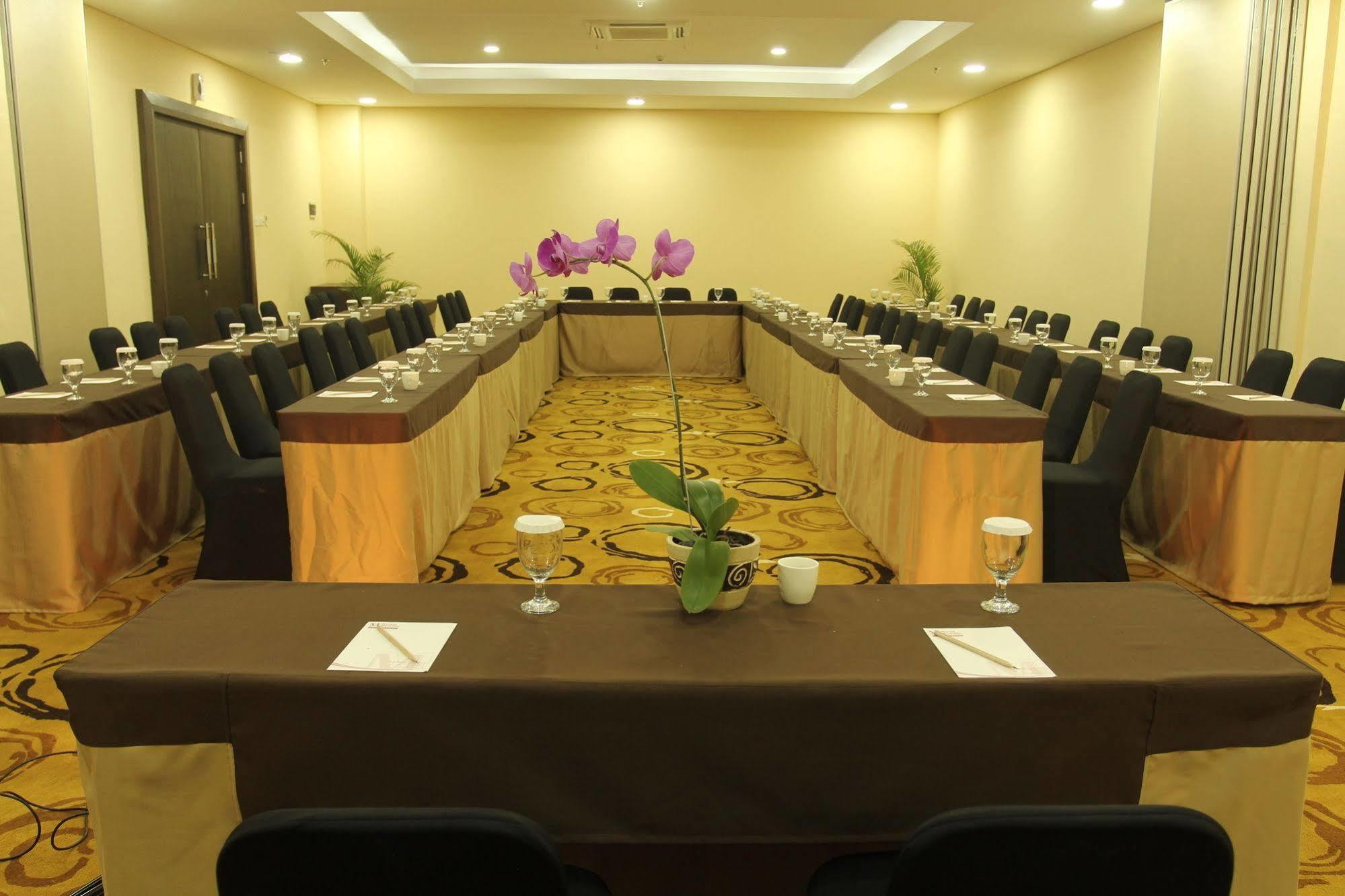 Merapi Merbabu Hotels Bekasi Kültér fotó